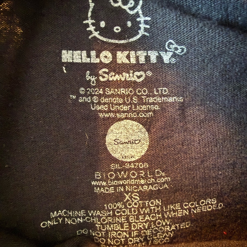 Hello Kitty Black T-Shirt - Picture 2 of 6